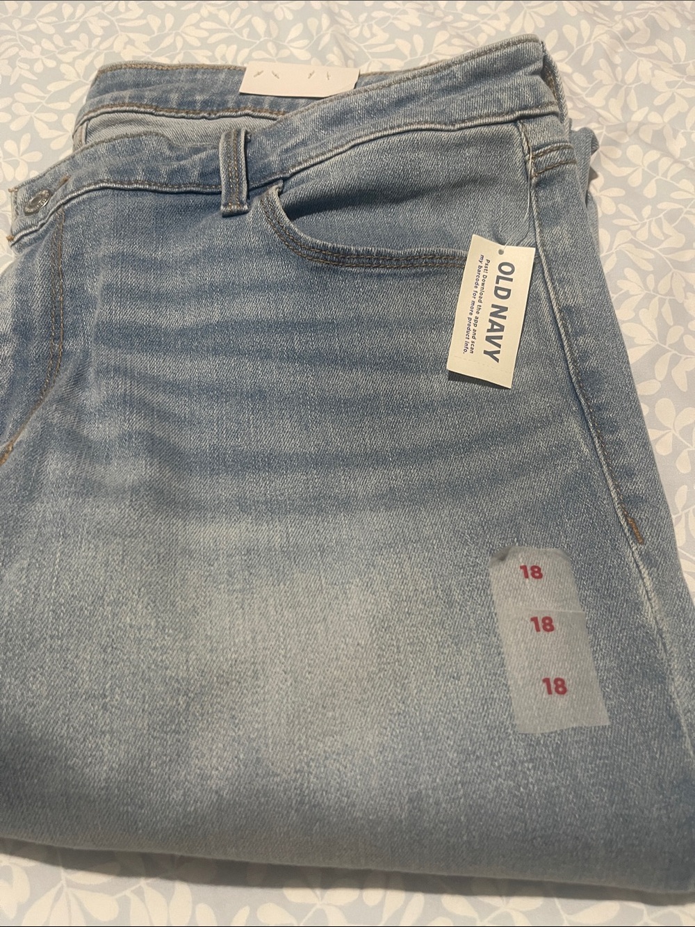 Old Navy Women’s Light Wash  High rise straight Jeans - Picture 7 of 7